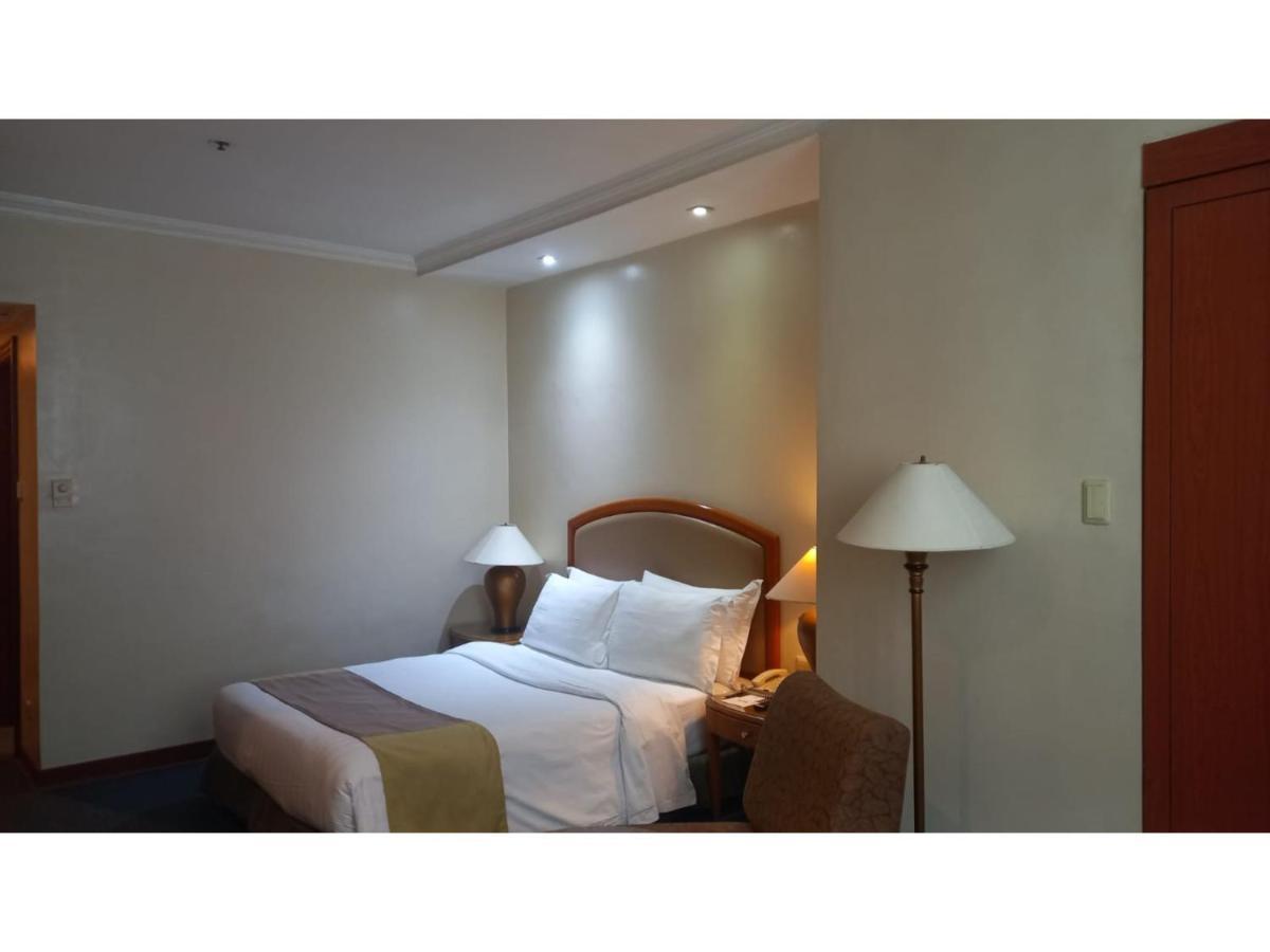 Capital O 914 Makati Palace Hotel Makati City Exterior foto